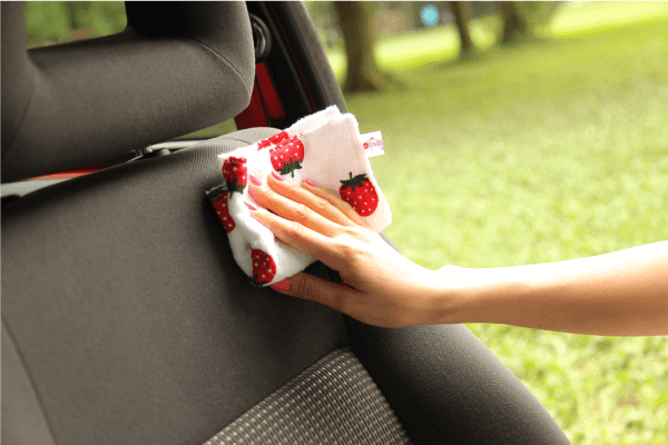 車内の臭い予防は日々の簡単ケア