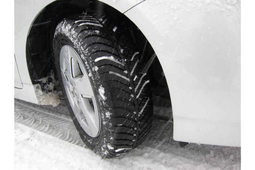 万能際立つオールシーズンタイヤですが カー用品のジェームス